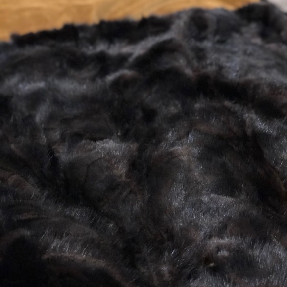 Authentic Handmade Mink Fur Throw blanket - Picture 3 of 3